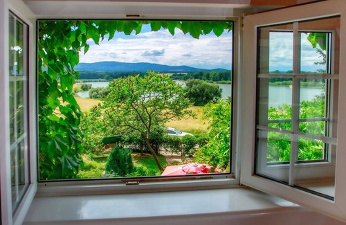 Holubovska Basta House | Stunning private villa for 4 people with WIFI, TV, terrace, pets allowed and parking