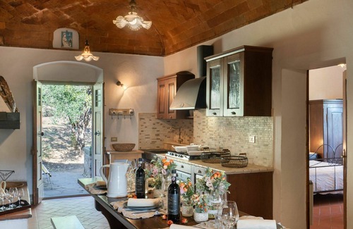 Montevarchi Villa | Stunning private villa with private pool, WIFI, TV, balcony, pets allowed and panoramic view