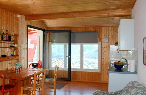 Vairano House | Stunning private villa for 4 people with WIFI, TV, patio, pets allowed, panoramic view and parking