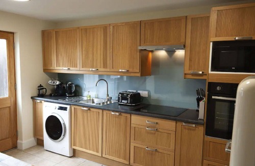 Drumnadrochit House | Stunning private villa for 6 guests with WIFI, TV and patio