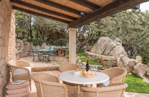 Capriccioli Villa | Stunning private villa for 6 guests with WIFI, A/C, private pool, TV, terrace and pets allowed
