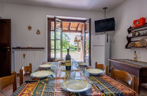 Basaluzzo Villa | Stunning private villa with WIFI, hot tub, private pool, TV, patio, pets allowed and panoramic v.
