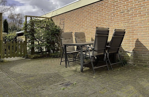 Elim House | Stunning private villa for 4 guests with WIFI, TV, terrace, pets allowed and parking
