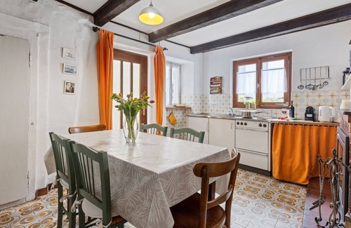 Novaggio House | Stunning private villa for 5 people with patio and parking