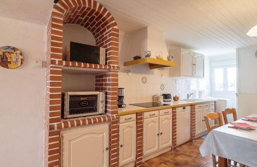 Berneuil Villa | Stunning private villa for 4 people with WIFI, TV, terrace, pets allowed and parking