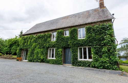 Vessey House | Stunning private villa for 8 people with WIFI, TV, pets allowed and parking