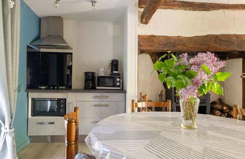 Teyssieu House | Stunning private villa for 4 guests with TV, terrace and pets allowed