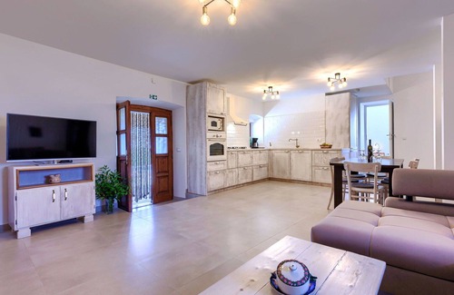 Jadreski House | Stunning private villa for 6 people with private pool, WIFI, A/C, TV, terrace and pets allowed