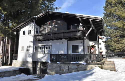 Madesimo House | Stunning private villa for 9 guests with WIFI, hot tub, TV, balcony, pets allowed and parking