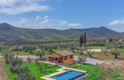 Panicale House | Stunning private villa for 4 guests with A/C, WIFI, private pool, TV, balcony and parking