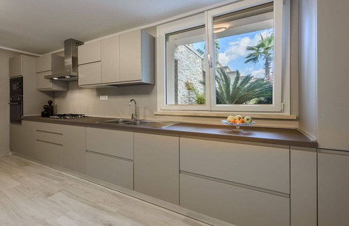 Querceta Villa | Stunning private villa for 10 guests with A/C, WIFI, private pool and TV, close to Forte Dei Marmi