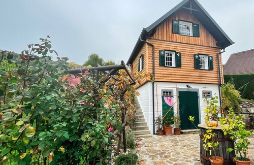 Sankt Anna am Aigen House | Stunning private villa for 2 guests with WIFI, patio and pets allowed