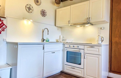 San Nazzaro House | Stunning private villa for 5 people with TV, balcony, pets allowed and parking