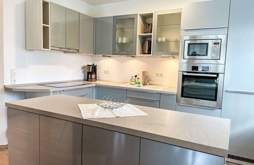 Bertsdorf House | Stunning private villa for 6 people with WIFI, TV, terrace, pets allowed and parking