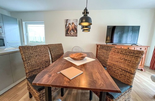 Bertsdorf House | Stunning private villa for 6 people with WIFI, TV, terrace, pets allowed and parking