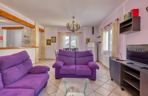 Urbanizacion La Mandarina House | Stunning private villa with WIFI, private pool, A/C, TV, terrace, pets allowed and parking