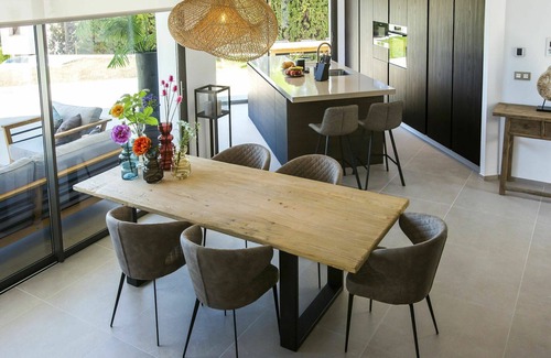 Mar Azul Villa | Stunning private villa for 8 guests with WIFI, private pool, A/C, TV and patio