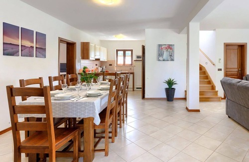 Vosteni Villa | Stunning private villa for 8 people with WIFI, hot tub, private pool, A/C, TV and patio