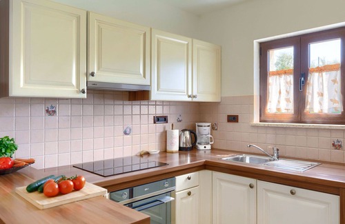 Vosteni Villa | Stunning private villa for 8 people with WIFI, hot tub, private pool, A/C, TV and patio