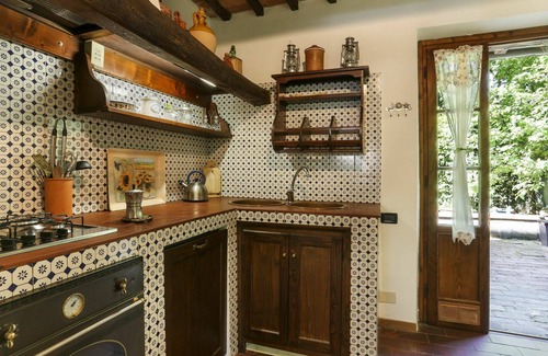 Santa Maria del Giudice Villa | Stunning private villa for 8 people with WIFI, TV, patio and pets allowed