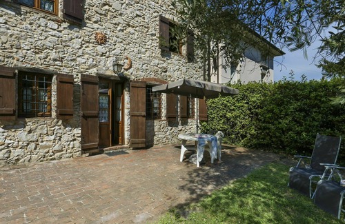 Santa Maria del Giudice Villa | Stunning private villa for 8 people with WIFI, TV, patio and pets allowed