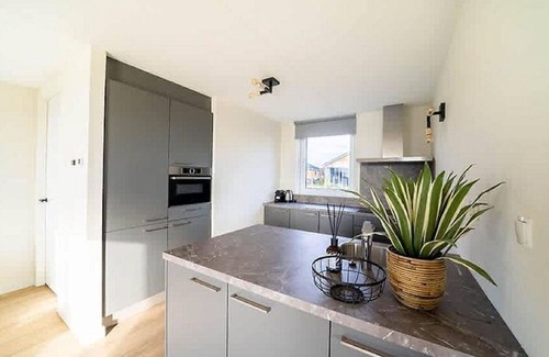 Linden House | Stunning private villa for 12 guests with WIFI, TV, terrace and parking
