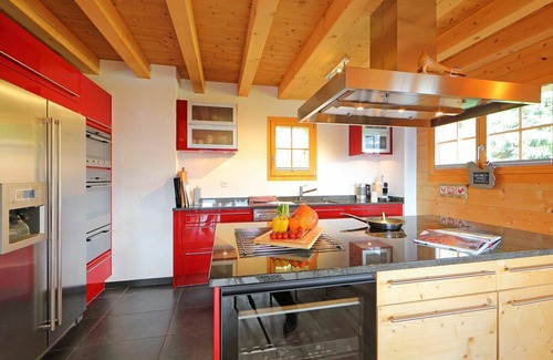 Ollon House | Stunning private villa for 8 people with WIFI, hot tub, TV, terrace, pets allowed and parking