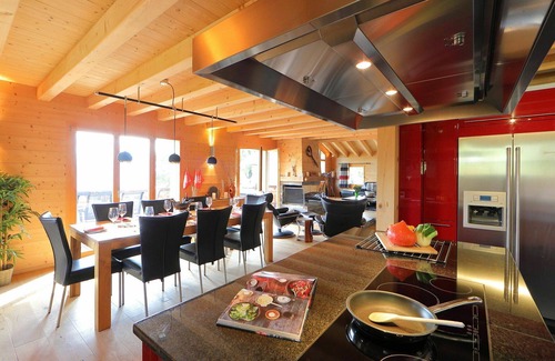 Ollon House | Stunning private villa for 8 people with WIFI, hot tub, TV, terrace, pets allowed and parking