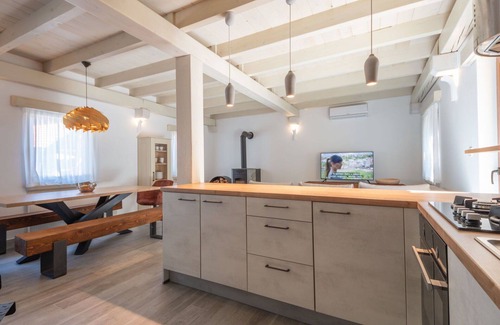 Senj House | Stunning private villa for 6 people with WIFI, private pool, A/C, hot tub, TV and terrace