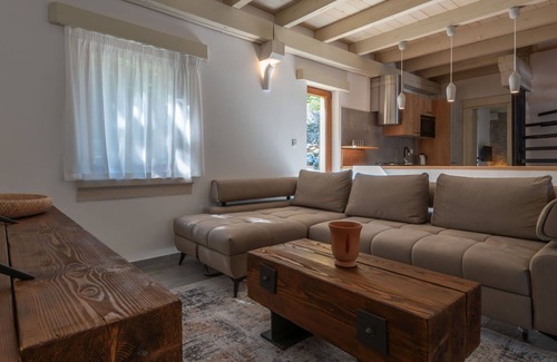 Senj House | Stunning private villa for 6 people with WIFI, private pool, A/C, hot tub, TV and terrace