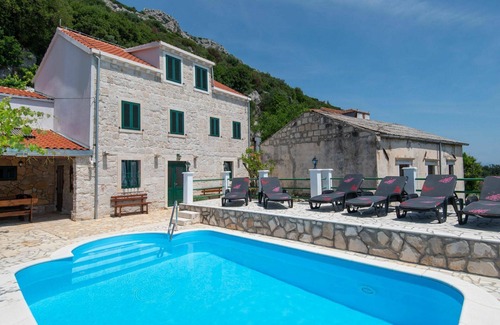 Cove Tri Zala (Zrnovo) Villa | Stunning private villa for 8 people with A/C, private pool, WIFI, TV, terrace and pets allowed