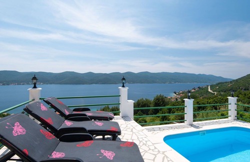 Cove Tri Zala (Zrnovo) Villa | Stunning private villa for 8 people with A/C, private pool, WIFI, TV, terrace and pets allowed