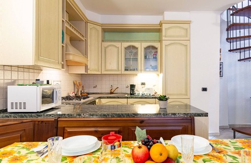 Corrido House | Stunning private villa for 4 guests with hot tub, WIFI, TV, terrace, pets allowed and parking