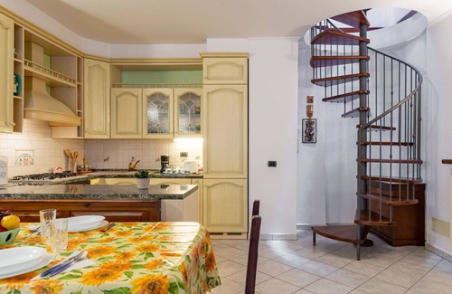 Corrido House | Stunning private villa for 4 guests with hot tub, WIFI, TV, terrace, pets allowed and parking