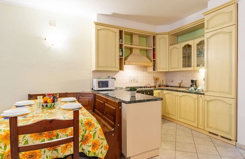 Corrido House | Stunning private villa for 4 guests with hot tub, WIFI, TV, terrace, pets allowed and parking