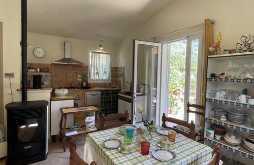 Costa dʼOneglia House | Stunning private villa for 4 people with WIFI, A/C, TV, patio, pets allowed and parking