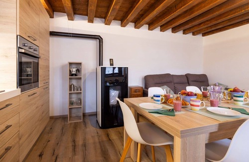 Savogna House | Stunning private villa for 5 guests with balcony, pets allowed and parking