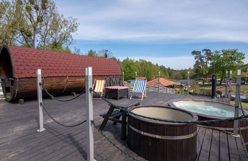 Grunwald House | Stunning private villa with hot tub, WIFI, TV, terrace, pets allowed, panoramic view and parking