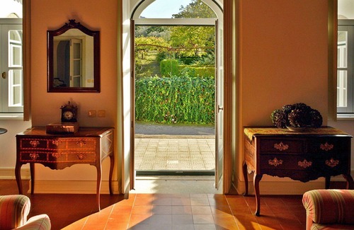 Gondufe Villa | Stunning private villa for 10 people with WIFI, pool, TV, terrace and parking