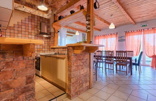 Kaldanija House | Stunning private villa with WIFI, hot tub, private pool, A/C, TV, terrace, pets allowed and park.