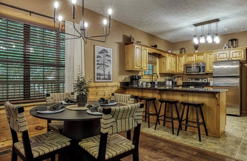 Chalet Village Cabin | Stunning & Relaxing Getaway: 5-Star Location - Hot Tub - Game Room - Sleeps 8!