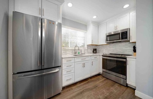 New Era Park Apartment | Stunning Remodeled Midtown Sacramento Apartment