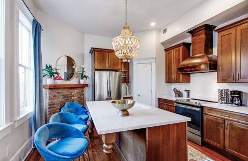 Savannah Victorian District Apartment | Stunning Renovation by Forsyth Park 4 Bedroom Apt B