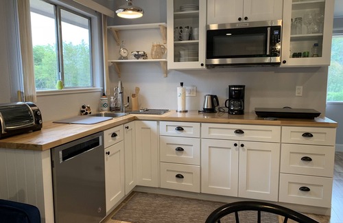 Redwood Apartment | Stunning Rogue River Views from Main Room, Kitchenette and Bedroom