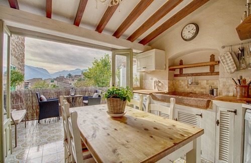 Fornalutx House | Stunning, romantic 1 Bedroom Property With Terrace
