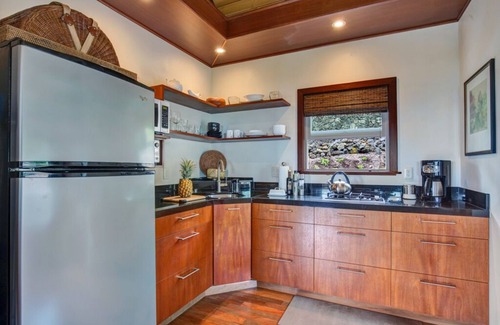 Kalaoa Cottage | Stunning, Romantic Cottage on Slope of Hualalai