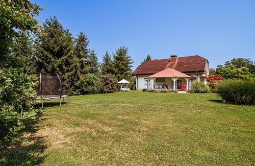 Brezice House | Stunning Rural Holiday Home with Garden and BBQ - Four Bedroom Holiday Home