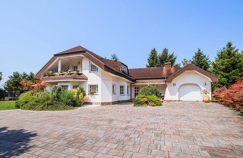 Brezice House | Stunning Rural Holiday Home with Garden and BBQ - Four Bedroom Holiday Home