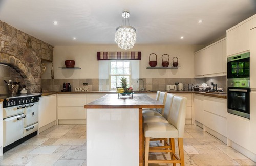 Dalkeith House | Stunning Scottish House near Scotlands Golf Coast 5 bedrooms, Spa Pool & Sauna