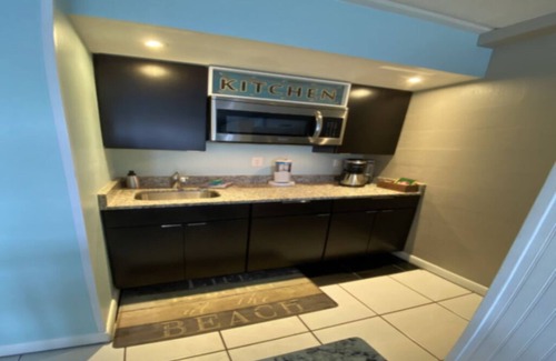 Crescent Beach Apartment | Stunning Seaside Studio Condo With King Bed & Heated Pool, Steps To Beach!